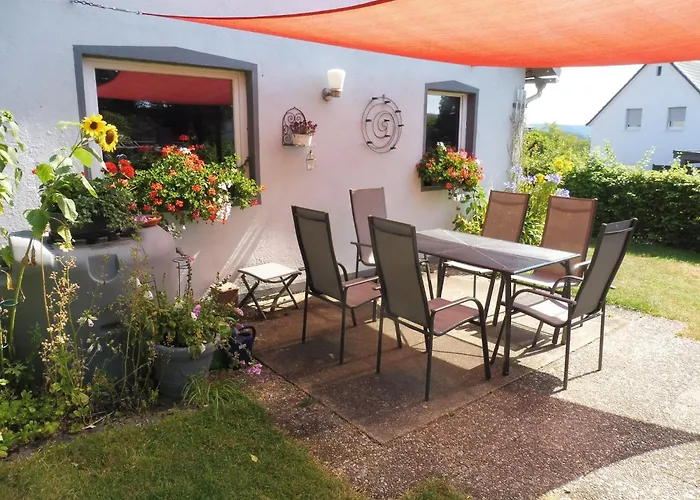 דירה With Terrace In The Garden Pracht